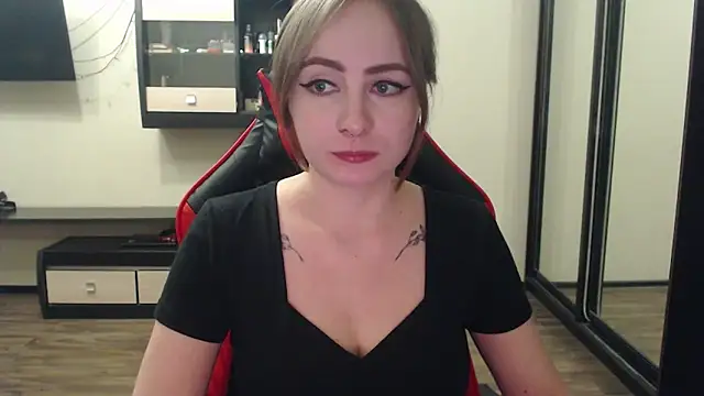 Laralianna online show from February 23, 2025, 5:29 pm