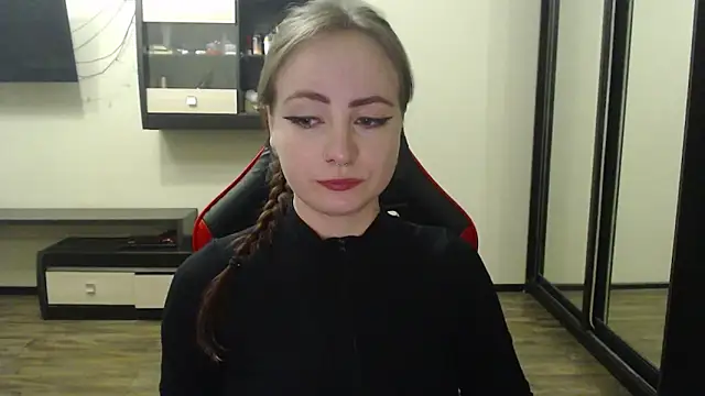 Laralianna online show from March 2, 2025, 5:04 pm