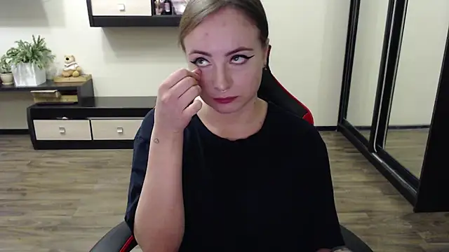 Laralianna online show from September 21, 2025, 10:17 am