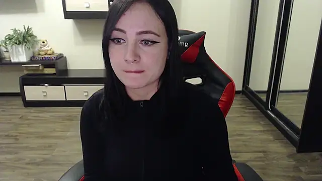 Laralianna online show from September 24, 2025, 1:58 pm