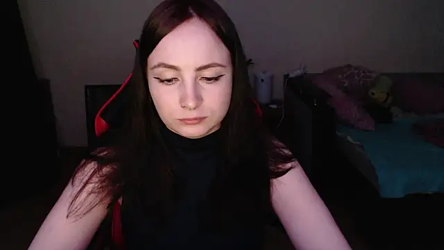 Laralianna online show from April 12, 2026, 5:07 pm