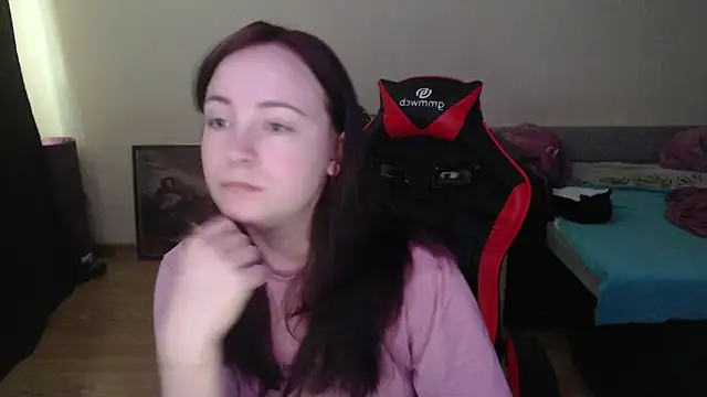 Snapshot of Laralianna chatting on May 6, 2026, 8:41 am Laralianna online show from May 6, 2026, 8:41 am