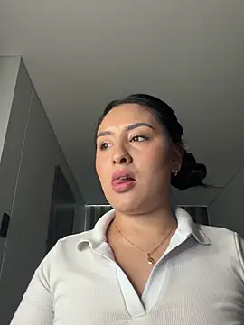Snapshot of AnushaKumari chatting on April 17, 2026, 2:42 pm AnushaKumari online show from April 17, 2026, 2:42 pm