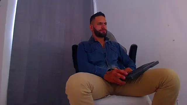 Oliverdrew 1 online show from January 28, 2025, 9:19 pm