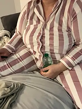 sweeti Em online show from January 12, 2026, 6:57 pm