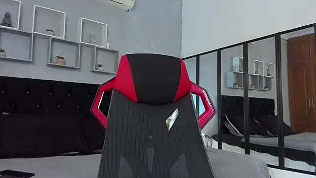 tyler hank01 online show from October 26, 2025, 5:08 pm