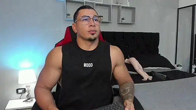 tyler hank01 online show from November 1, 2025, 10:01 pm