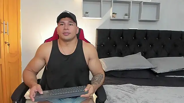 tyler hank01 online show from April 8, 2026, 3:06 am