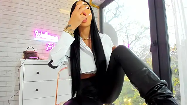 Britney Charm  online show from November 7, 2025, 7:08 am