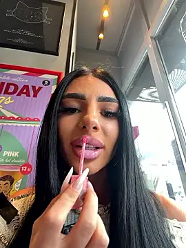 Britney Charm  online show from January 18, 2026, 9:57 am