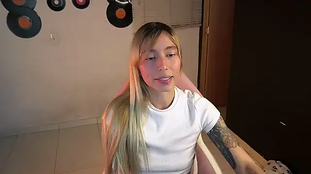 Snapshot of Saucy_Jenn chatting on May 24, 2026, 2:16 am Saucy Jenn online show from May 24, 2026, 2:16 am