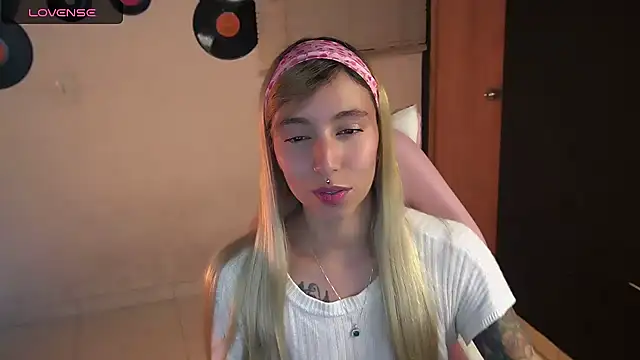Snapshot of Saucy_Jenn chatting on May 24, 2026, 11:54 pm Saucy Jenn online show from May 24, 2026, 11:54 pm