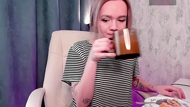 SarahRomantic online show from January 6, 2025, 8:35 am