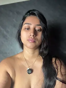 Snapshot of Valentinne_z chatting on June 27, 2026, 6:02 pm Valentinne z online show from June 27, 2026, 6:02 pm