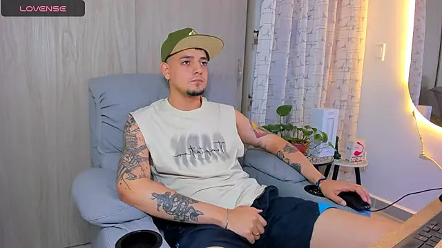 alejandro calderon1 online show from September 25, 2025, 3:43 am