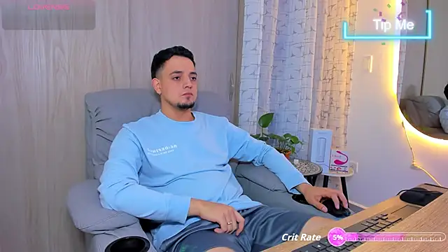 alejandro calderon1 online show from September 30, 2025, 3:11 am