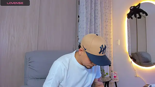 alejandro calderon1 online show from November 3, 2025, 5:09 am