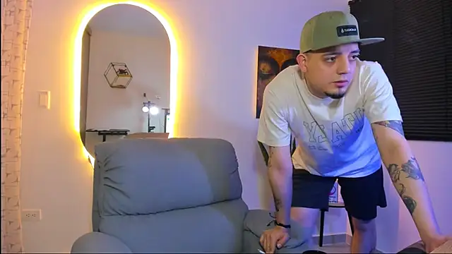 alejandro calderon1 online show from February 6, 2026, 3:44 am