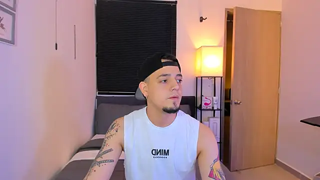 alejandro calderon1 online show from April 12, 2026, 5:34 am