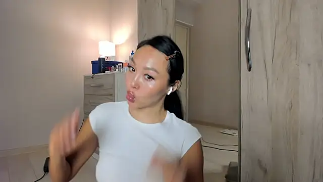 keiko hot online show from April 20, 2026, 2:25 am