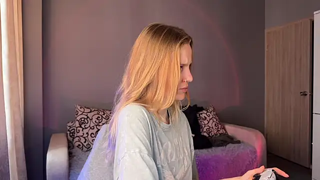 Chanel Gill online show from September 18, 2025, 6:37 am