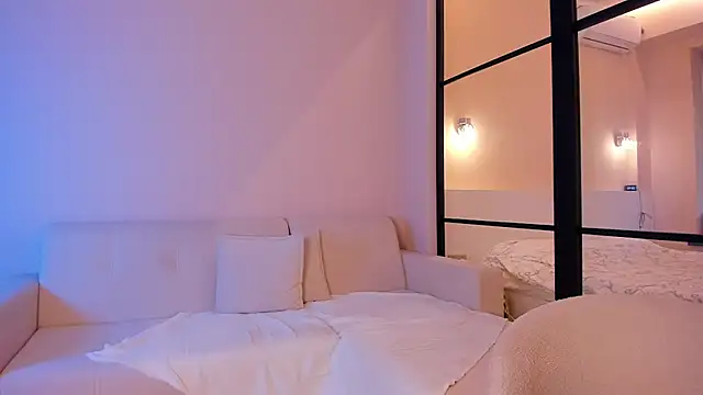 Lunaonekiss online show from February 6, 2025, 2:44 am