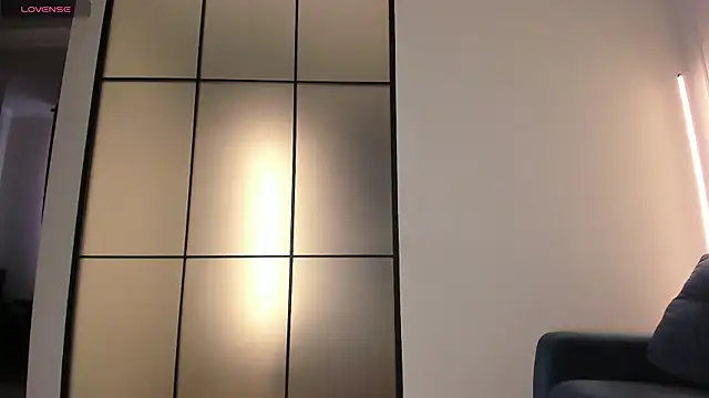 Lunaonekiss online show from October 17, 2025, 9:56 am