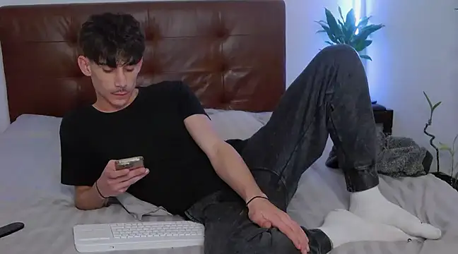 DanielCrush1 online show from February 13, 2025, 12:11 pm