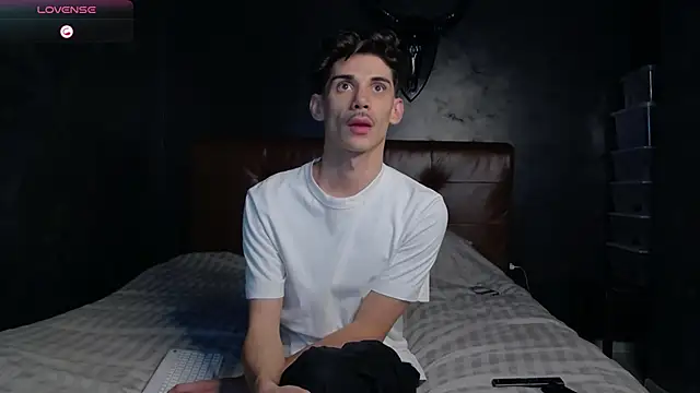 DanielCrush1 online show from November 25, 2025, 5:24 pm