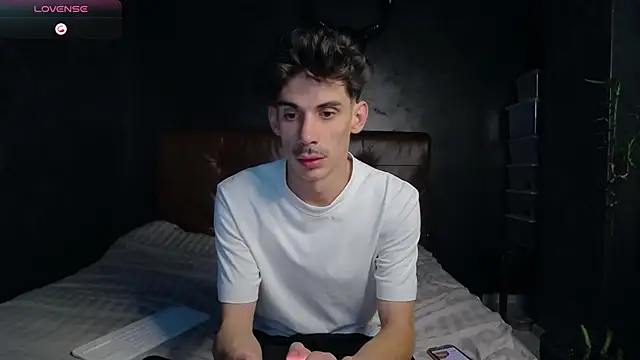 DanielCrush1 online show from November 27, 2025, 1:02 pm