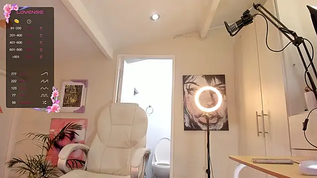 catalinasaiz online show from February 3, 2025, 1:51 pm