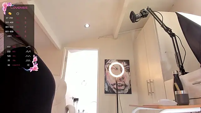 catalinasaiz online show from March 13, 2025, 2:12 pm