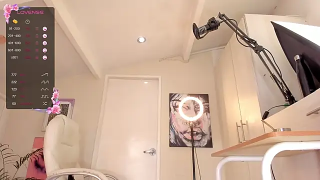 catalinasaiz online show from March 18, 2025, 4:59 pm