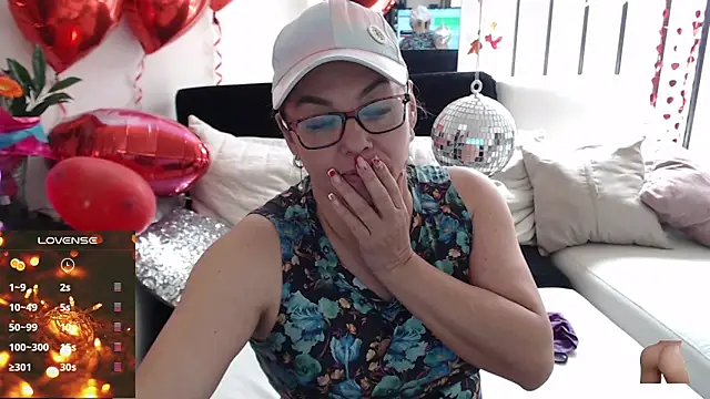 Myrnasexxx online show from February 18, 2025, 6:04 pm