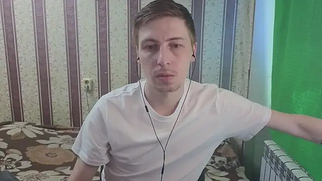 Snapshot of darienlarge chatting on July 16, 2026, 9:15 am darienlarge online show from July 16, 2026, 9:15 am