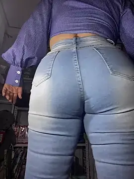 sammyqueenx21 online show from March 11, 2025, 11:37 pm