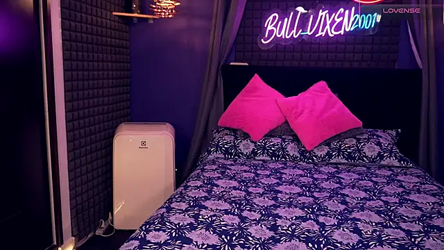 bull vixen2001 online show from November 22, 2025, 12:37 pm