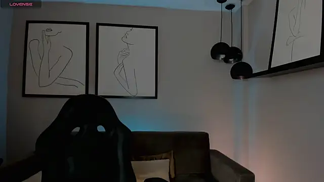 ErikaBenz  online show from February 18, 2025, 12:28 pm