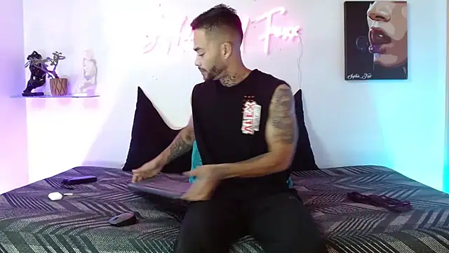 SophieFoxx17 online show from April 22, 2026, 12:07 pm