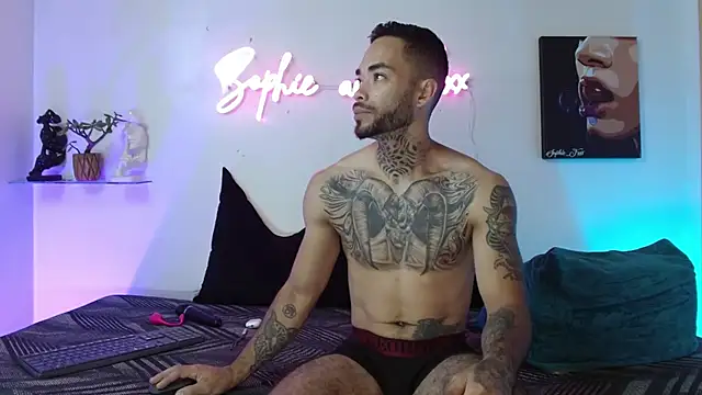 SophieFoxx17 online show from April 25, 2026, 12:08 pm