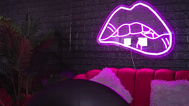 ScarlettQuate online show from December 10, 2024, 5:55 pm