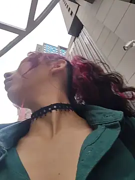  Laary online show from April 22, 2026, 7:37 pm