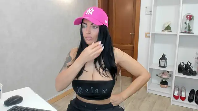 Snapshot of ElisaBaxter chatting on September 28, 2025, 5:46 am ElisaBaxter online show from September 28, 2025, 5:46 am