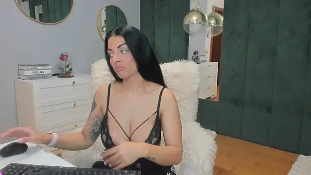 Snapshot of ElisaBaxter chatting on November 1, 2025, 3:41 am ElisaBaxter online show from November 1, 2025, 3:41 am