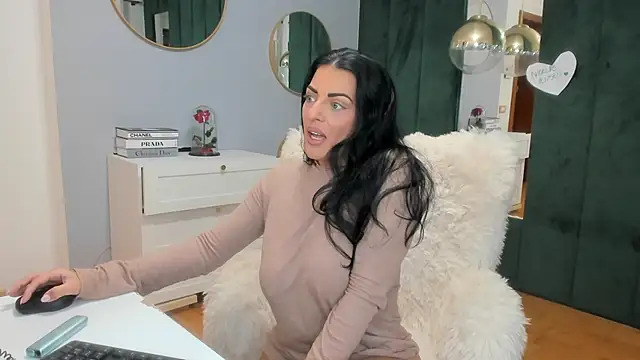 Snapshot of ElisaBaxter chatting on November 2, 2025, 6:05 am ElisaBaxter online show from November 2, 2025, 6:05 am