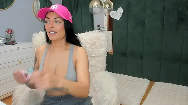 Snapshot of ElisaBaxter chatting on November 24, 2025, 5:07 am ElisaBaxter online show from November 24, 2025, 5:07 am