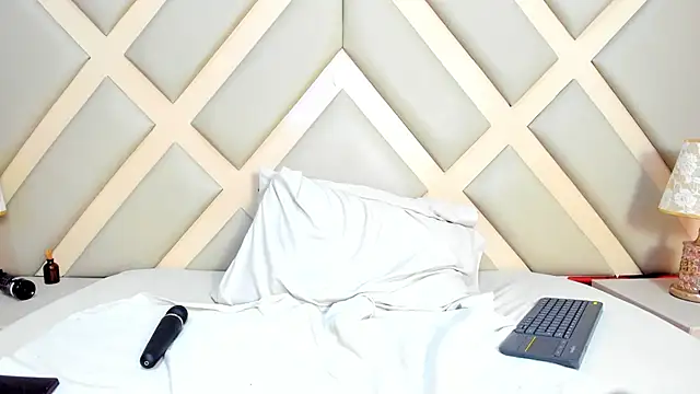 SSCARLETH  online show from December 6, 2024, 2:28 pm