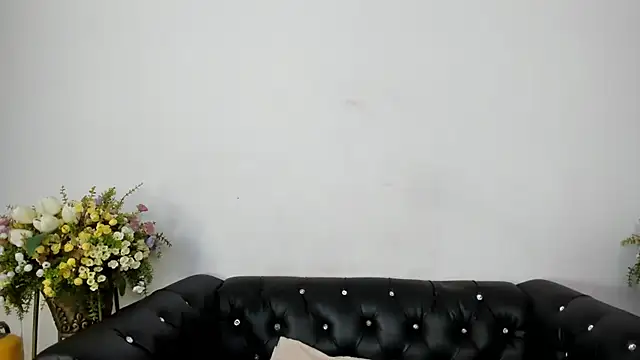 SSCARLETH  online show from April 21, 2026, 12:33 pm