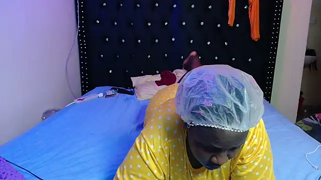 Toomuchbooty33 online show from November 8, 2025, 1:50 am