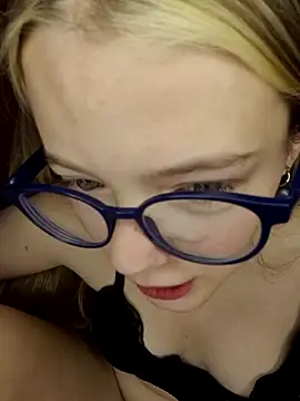 -veranito- online show from February 12, 2025, 3:07 am